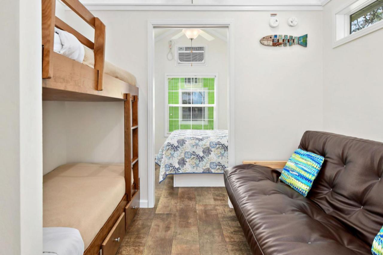 Jellystone Park Chincoteague Island Villa Kamer foto